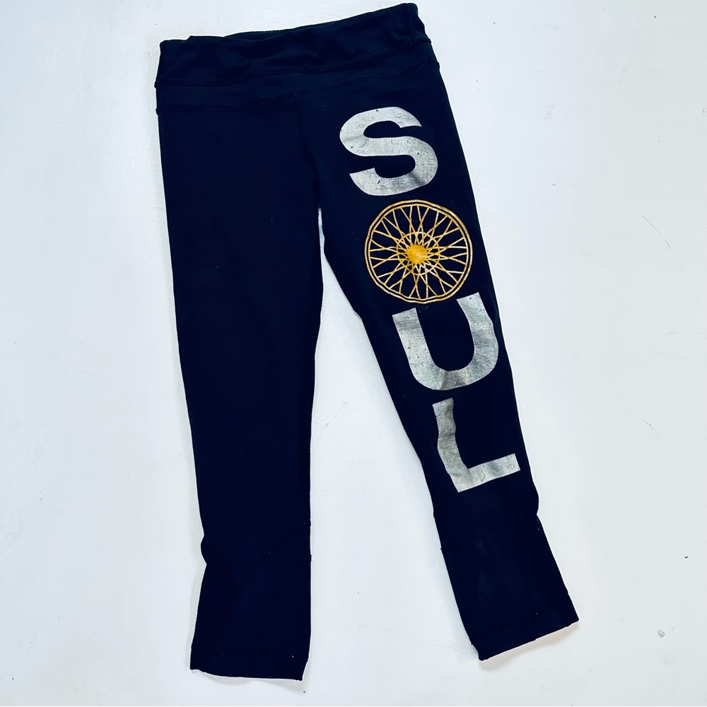 Lululemon Soulcycle capri leggings color black size 4 excellent condition